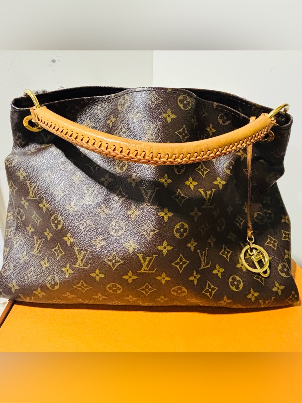 ❤️Authentic Louis Vutton LV Artsy MM Bag